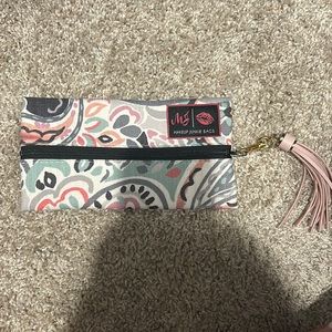 Make up Junkie - small